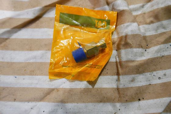 Caterpillar Fitting #1