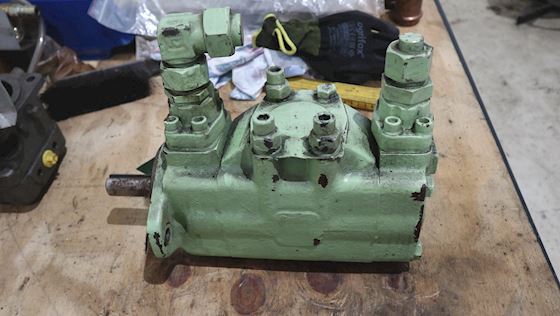 Vickers Hydr. Pump 2525V 17A12 #3