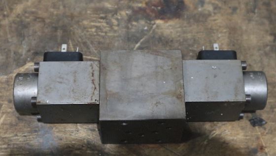 Hydraulic Control Valve MR-2121-878/B 3/2 #3