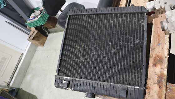 Mercedes 123 Radiator 230E Automat #4