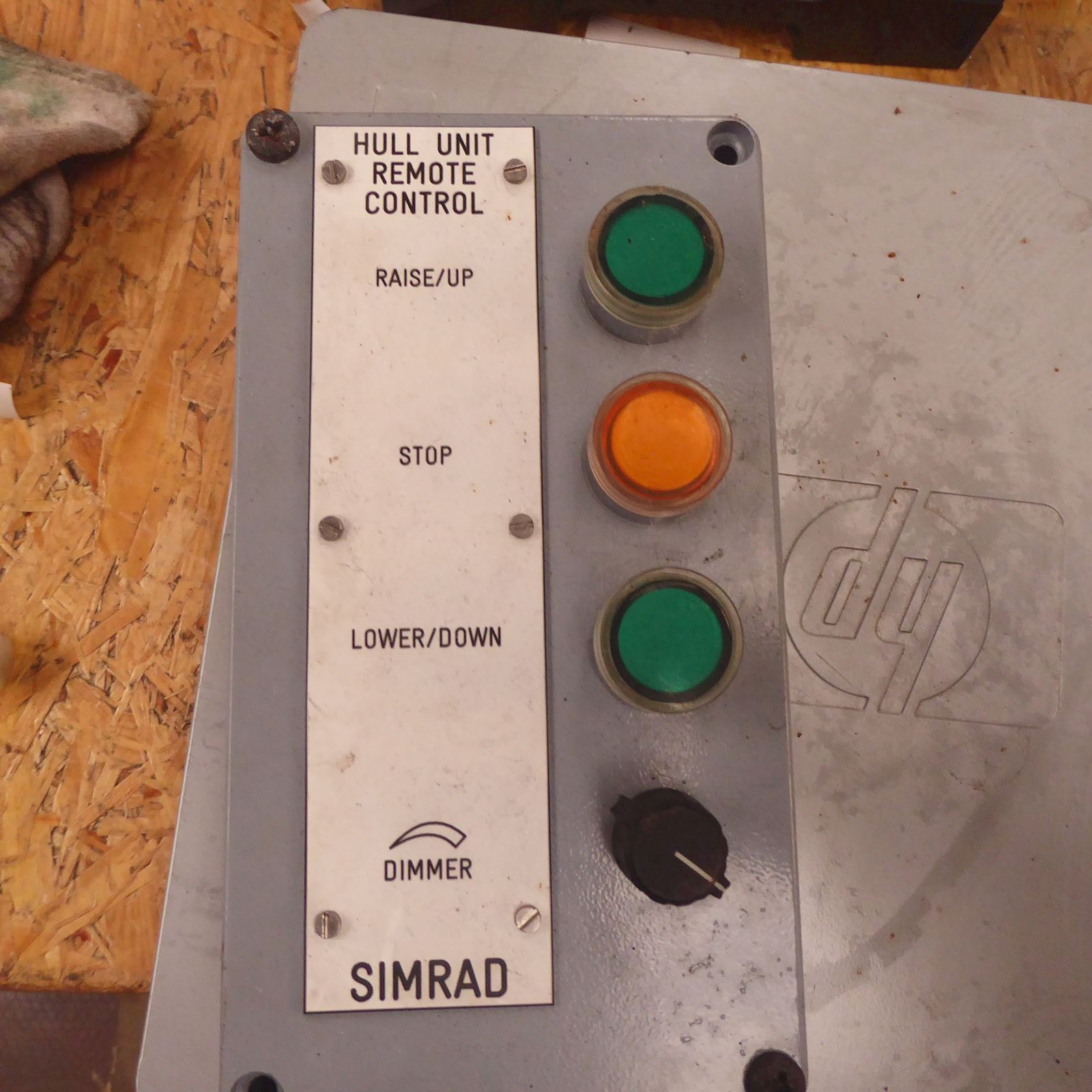 Hull Control Unit > Simrad HULL UNIT REMOTE CONTROL - Smedegaarden A/S