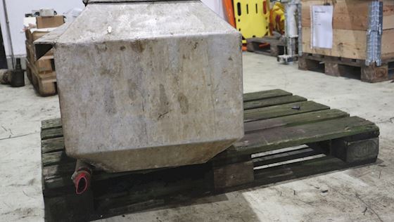 Skylle kasse i rust fri #1