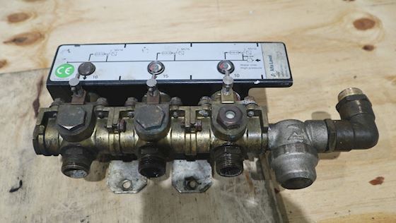 Alfa Laval Hydraulic Manifold Solenoid Valve Block 1763456-81 #1