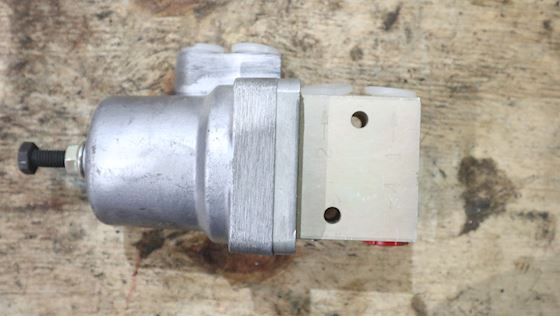 Rexroth Dir.-Control Valve 3710290000 #1