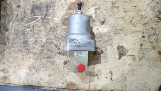 Rexroth Dir.-Control Valve 3710290000 #2