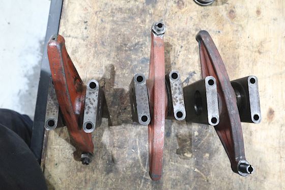 MAN B&W Alpha Vippearm buk og en holder samt et sæt ventilfjerder og en indikatorhane,  sammen som ID 14956 #2