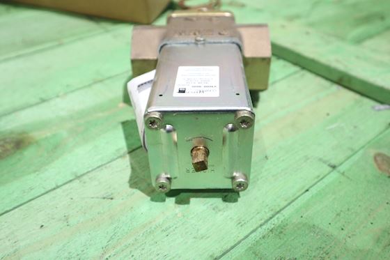 Johnson Controls Penn V46BE-9600 Water Valve Refrigerants Control #5