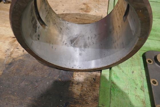 Bearing Part.  L = 185 mm B = 252 mm ø = 210 mm #2