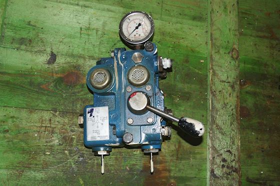 Rexroth Pneumatic Valve 3353200000  FD10W49 #1