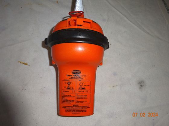 Jotron EPIRB Tron 60S GPS #1