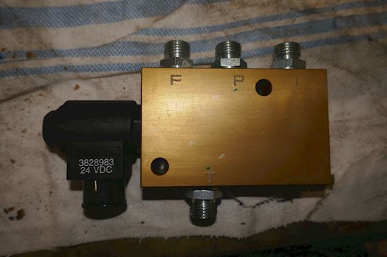 Volvo Penta Fuel Valve 3828983  24VDC #1
