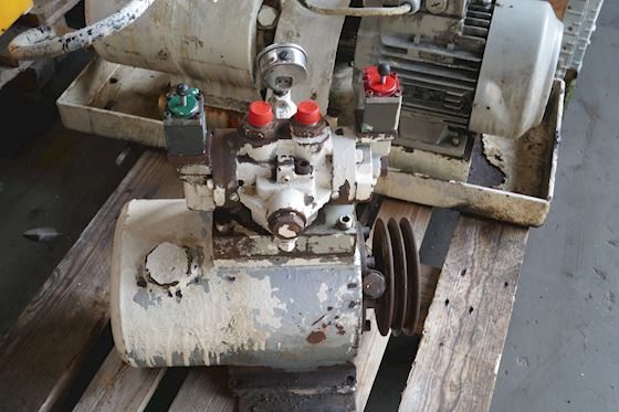 Frydenbo Steeringmachine pump with belt drive #4
