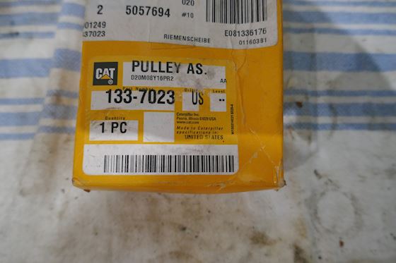 Caterpillar 63,5 mm Wide Idler Pulley 133-7023 #1