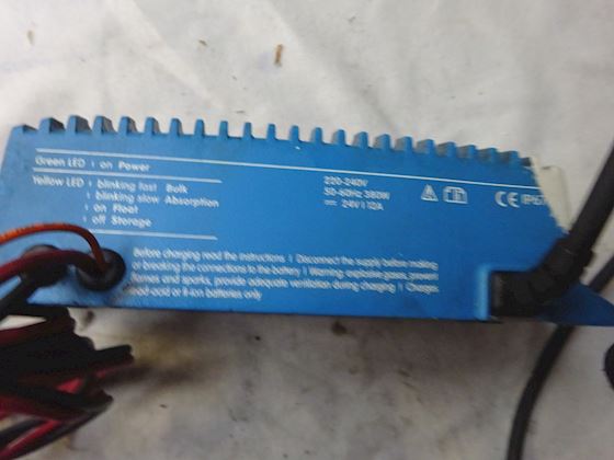 Victron Blue power 24/12 #2