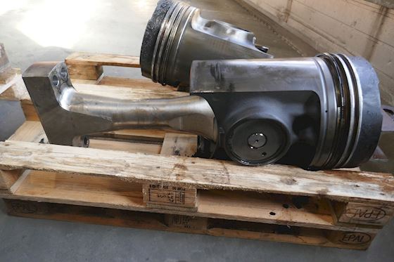 Wärtsilä Piston and Conecting Rod #1