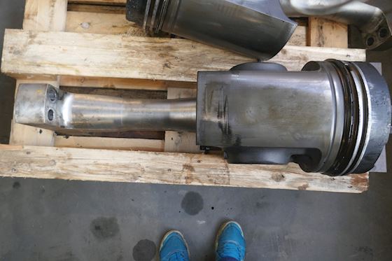 Wärtsilä Piston and Conecting Rod #3