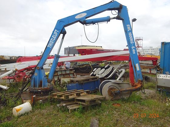 Thistle Powerblock crane #1