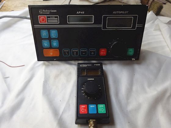 Robertson AUTOPILOT AP45 + F200 Remote Control + Rudder feedback unit + ack #1