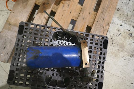 Grease container hand operated pump for fixed installation #1
