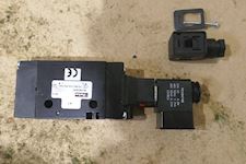 Parker B5V6BCB49C Air Control Valve 3/2 - 1