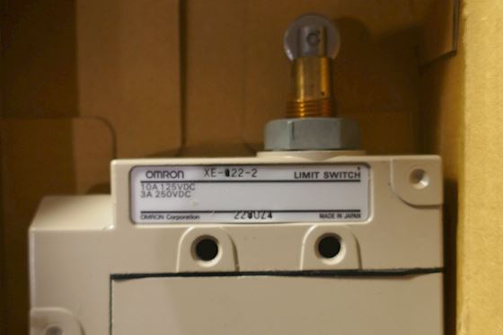 Omron XE-Q22-2 Limit Switch #3