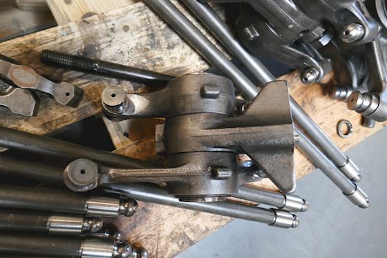 MTU Rocker Arm and Push Rod and Bolts #2