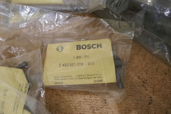 Bosch Thumb Screw for Injection valve 2 433 521 019-410 #1