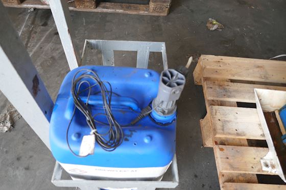 Emec Stand for Chemicals Dosing Pump Container #2