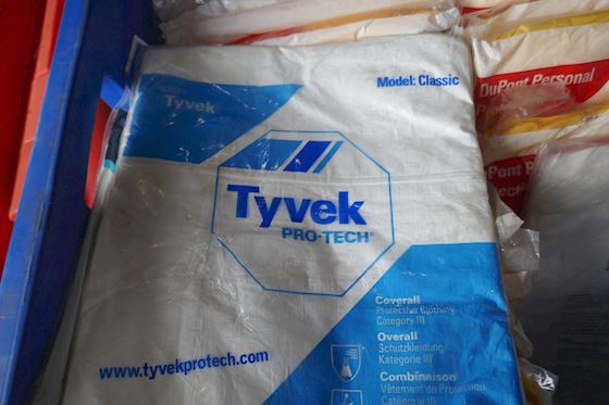 DuPont  Protective Suit TychemC CHA5 and Tyvek Pro-Tech #4