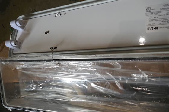 Eaton Fluorescent Lihting Fixture FPS240XC #3