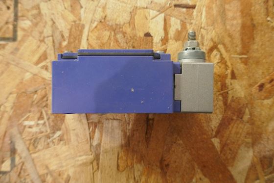 Telemecanique XCKJ10511H29 Limit Switch #2