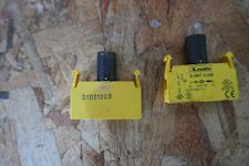 Lovato Pushbuttons Selector Switch 8LM2T ZL230 - 1