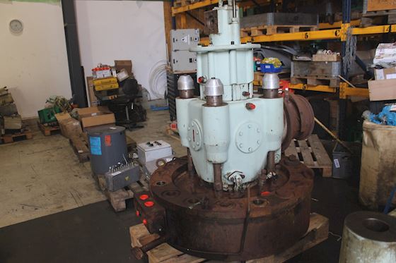MAN B&W Cylinder Cover and Exhaust Valve #1