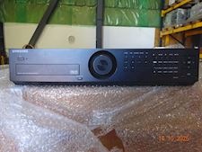 Samsung Digital Video Recorder SRD-852DP with Keyboard with monitor space - 1