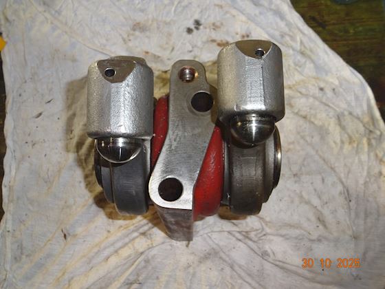 Valve Rocker Bracket M25 #1