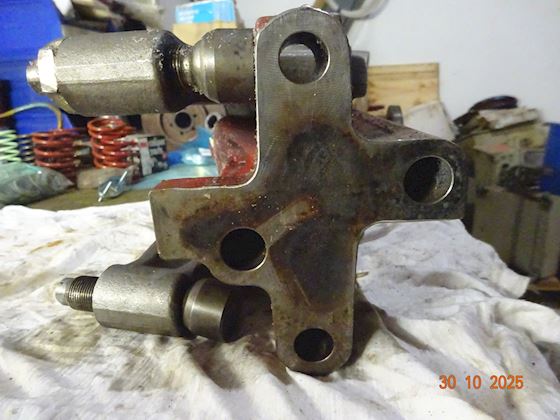 Valve Rocker Bracket M25 #2