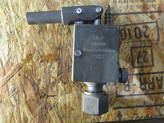 SKF Hand Pump 226060 B #1