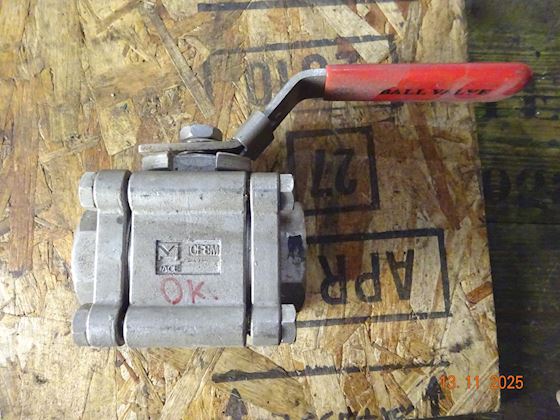 müller 1'' Female 3000WOG CF8M Ball Valve #1