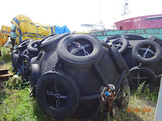 Yokohama 1,5 meter x 2,5 meter fenders #3