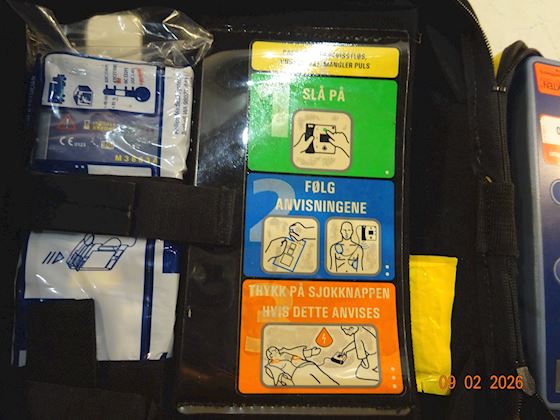 Laerdal Semi-Automatic Defibrillator Heartstart FR2 #4