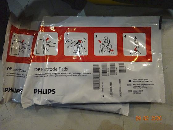 Laerdal Semi-Automatic Defibrillator Heartstart FR2 #5