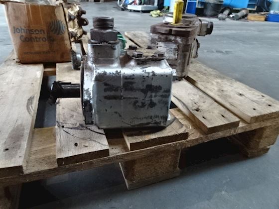 Vickers 25V 25A 10 #1