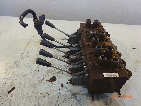 5 Handle Hydralic Valve Block #1
