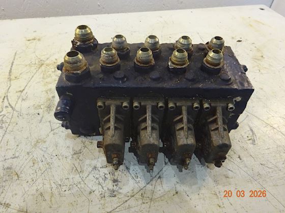 Danfoss 4 Handle Hydraulic Valve Block #1