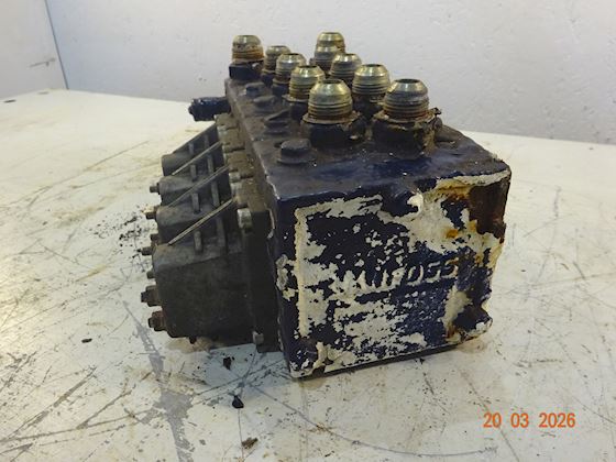 Danfoss 4 Handle Hydraulic Valve Block #2