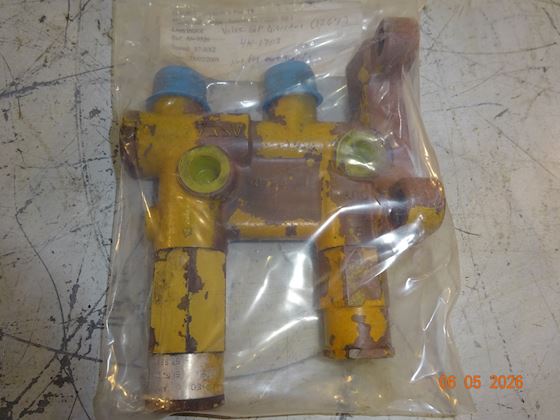 Caterpillar Valve GP Diverter 4W-1703 #1