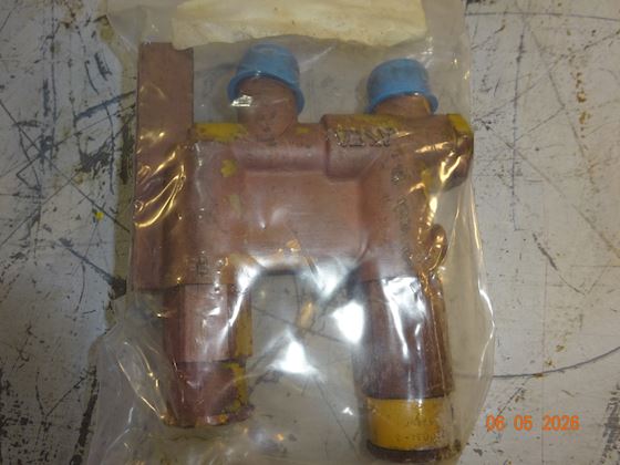 Caterpillar Valve GP Diverter 4W-1703 #2