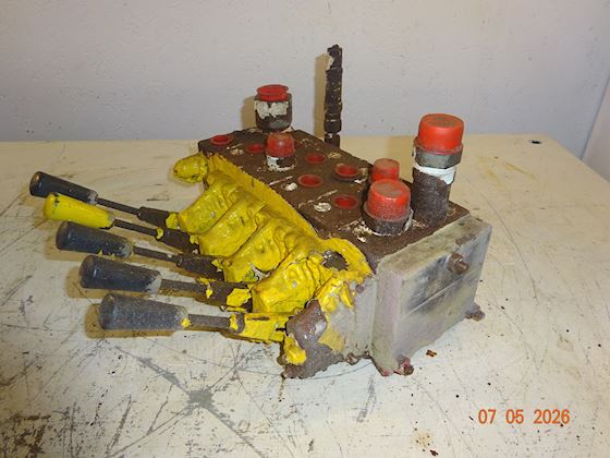 5 handle Hydraulic Valve Block #1