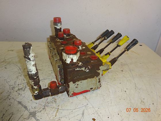 5 handle Hydraulic Valve Block #2