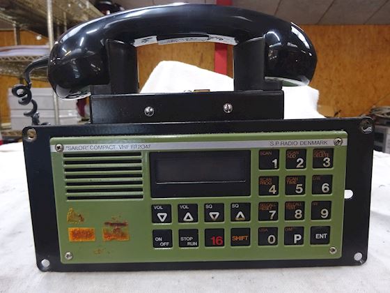 Sailor RT2047 Compact VHF #1